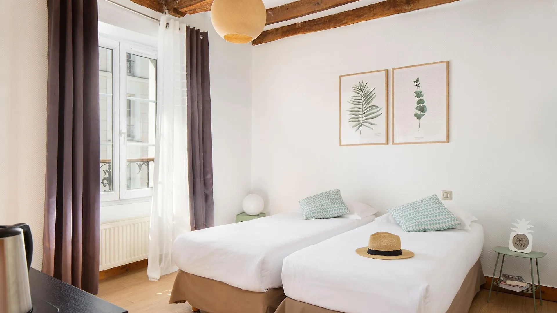Le Village Montmartre By Hiphophostels Paris Hostel