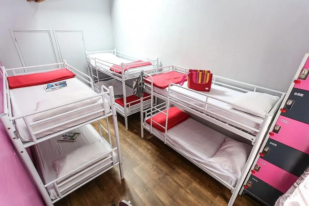 Hostel Le Village Montmartre By Hiphophostels Paris
