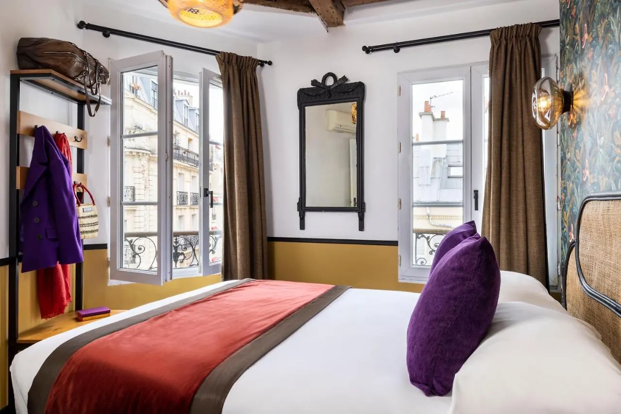 Le Village Montmartre By Hiphophostels Paris Hostel