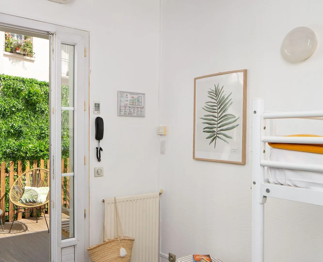 Hostel Le Village Montmartre By Hiphophostels Paris
