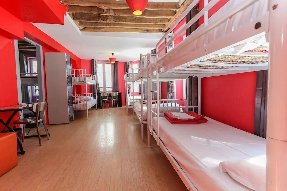 Hostel Le Village Montmartre By Hiphophostels Paris France