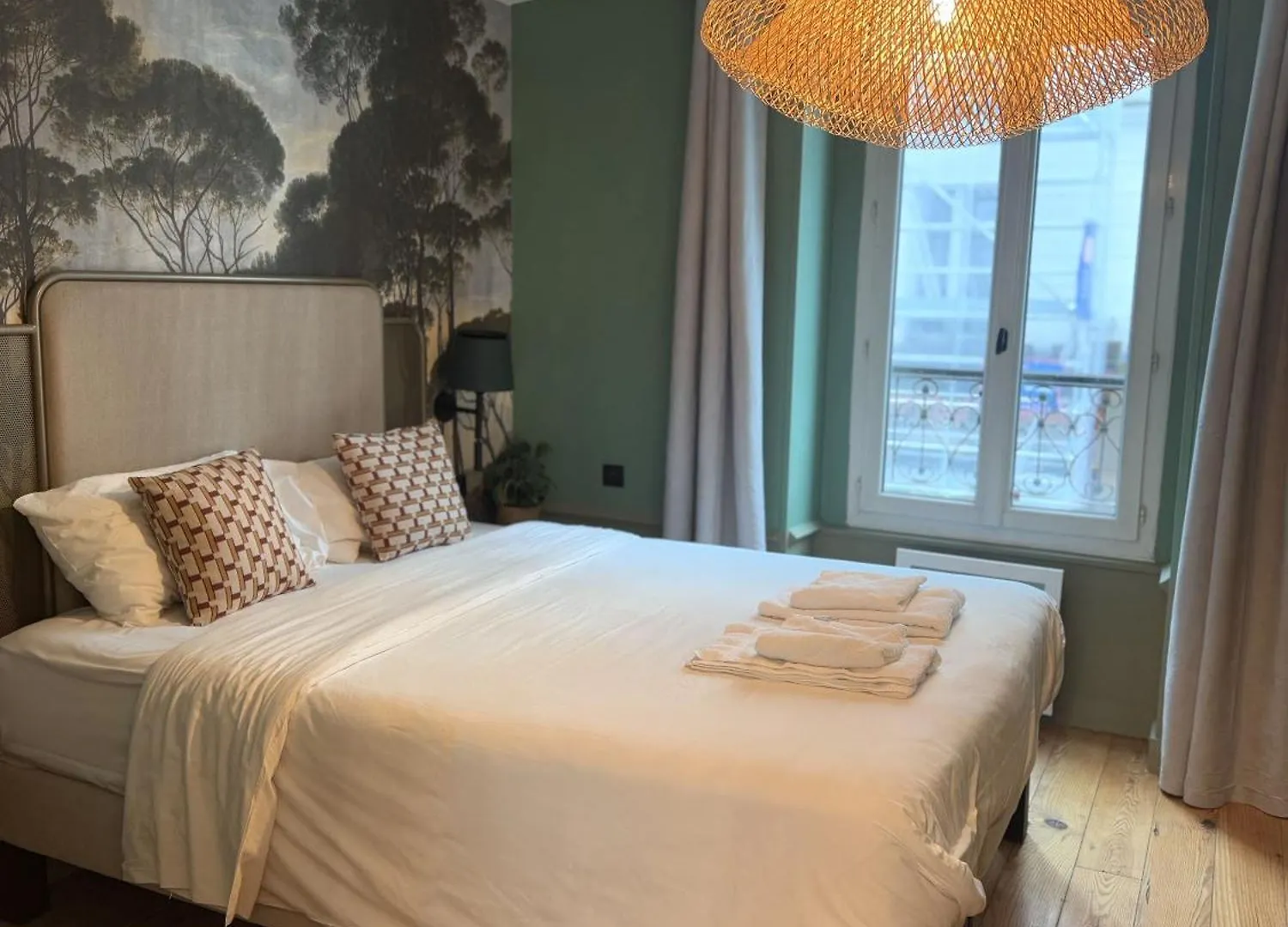 Hostel Le Village Montmartre By Hiphophostels Paris
