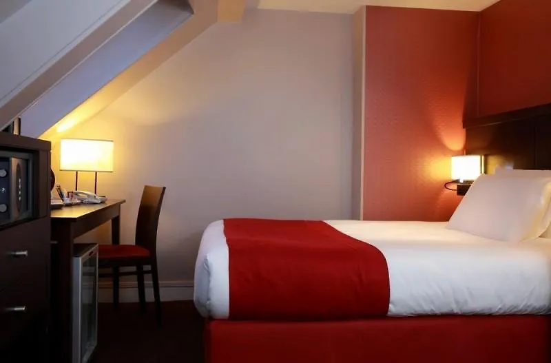Hostel Le Village Montmartre By Hiphophostels Paris France