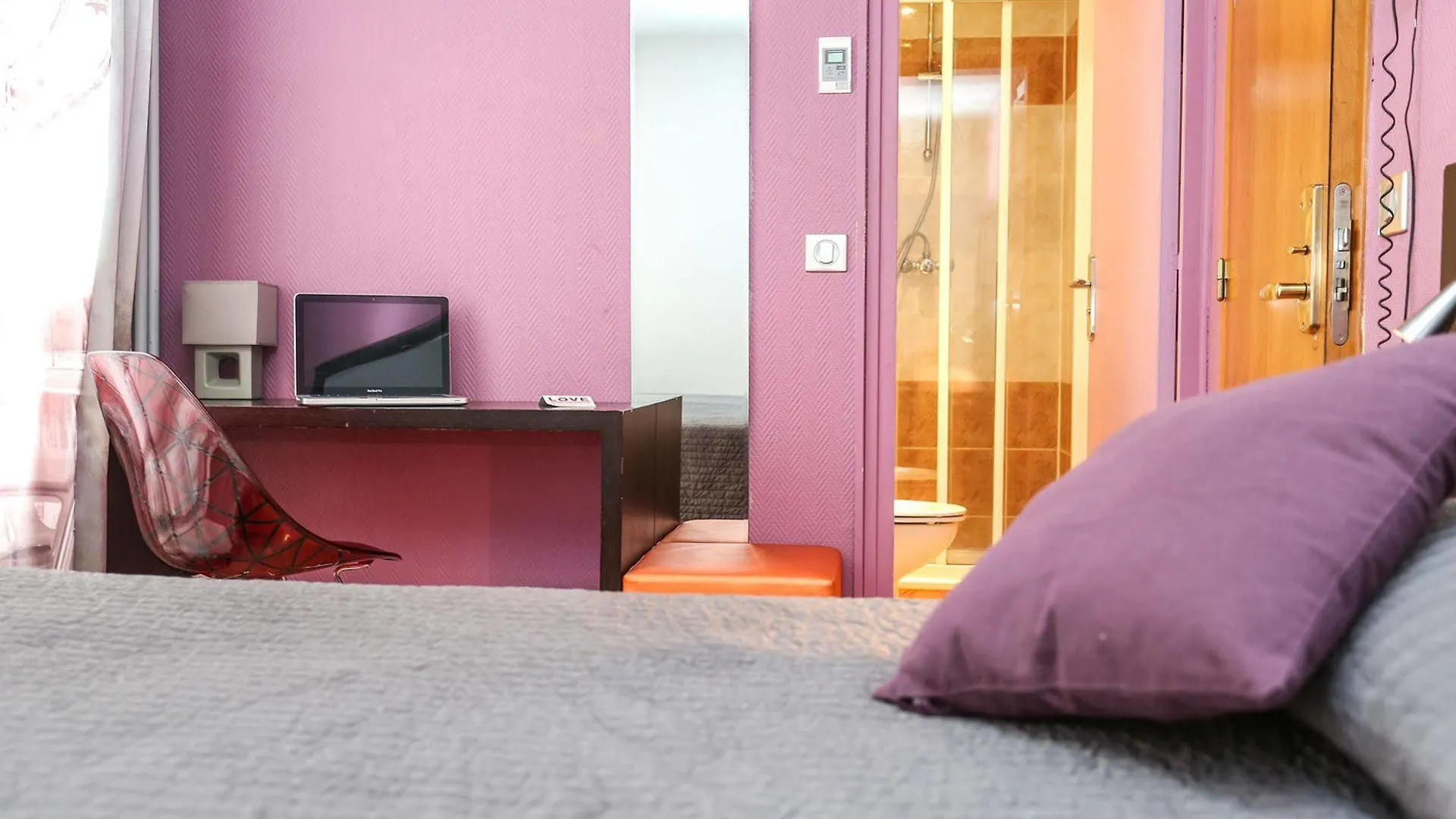 Le Village Montmartre By Hiphophostels Paris Hostel