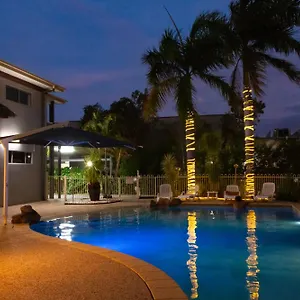 The Mayfair 4*, Emerald Australia
