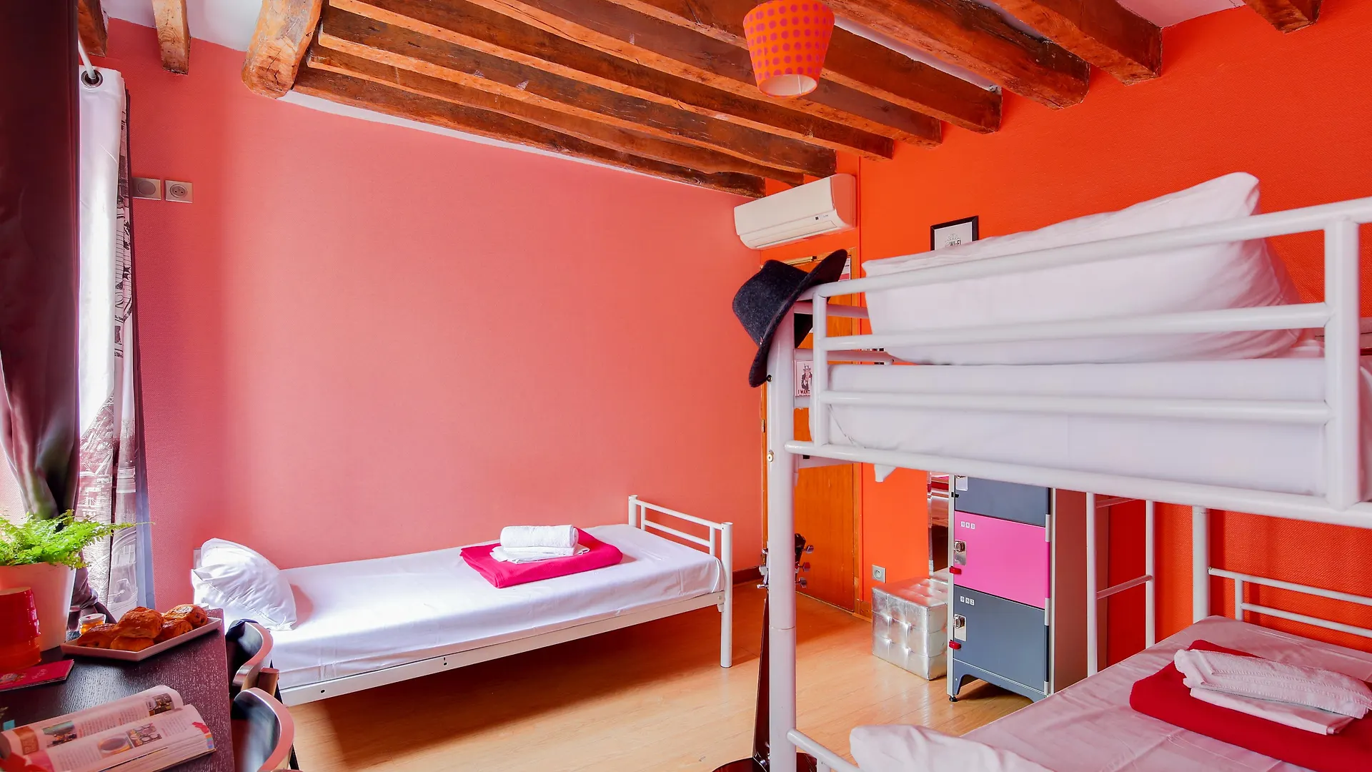 Hostel Le Village Montmartre By Hiphophostels Paris