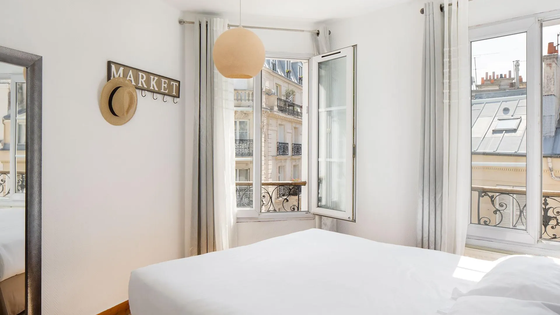Hostel Le Village Montmartre By Hiphophostels Paris France