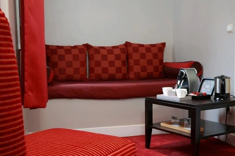 Le Village Montmartre By Hiphophostels Paris Hostel