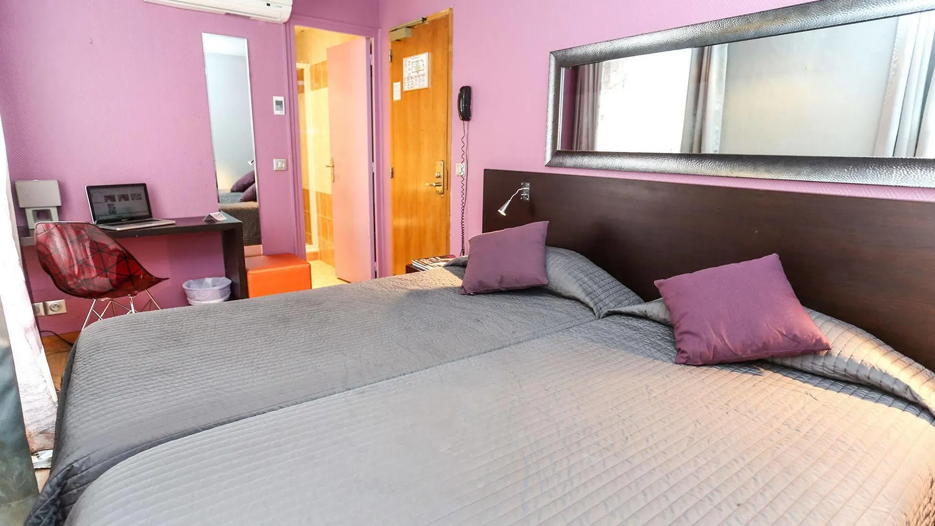 Hostel Le Village Montmartre By Hiphophostels Paris